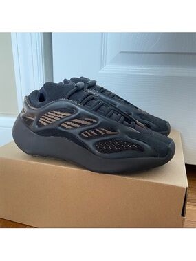 Yeezy Sneakers Black & Brown